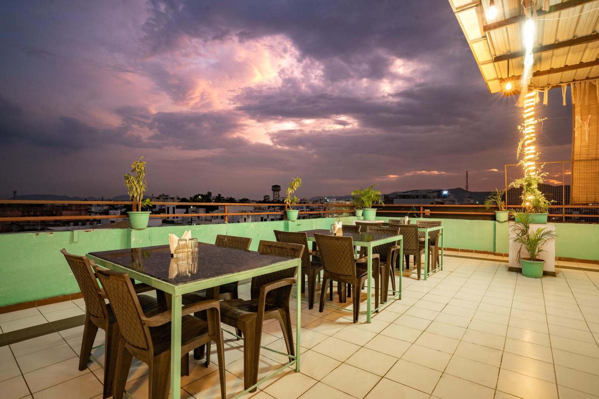 Hotel Naman ウダイプル エクステリア 写真